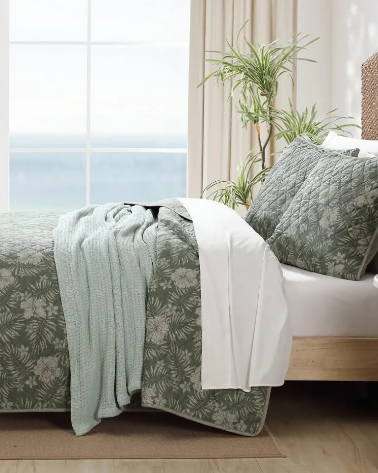 Hibiscus Jungle Reversible 3-Piece King Quilt Set